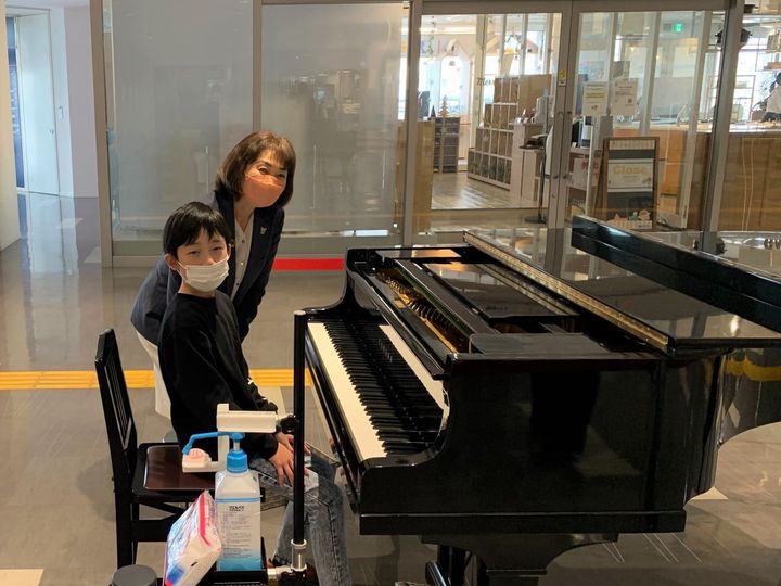 土浦市在住の小学生がストリートピアノを演奏してくれました♪page-visual 土浦市在住の小学生がストリートピアノを演奏してくれました♪ビジュアル